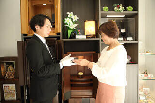 葬儀後に仏壇、仏具を探している方